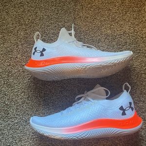 Under Armour Velocity Flow SE